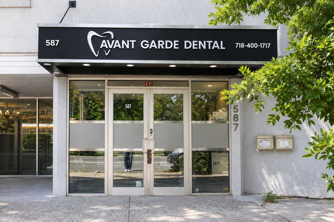 The Avant Garde Dental entrance at 587 Kings Highway, Brooklyn